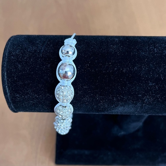 Nogucci Glitter Glam White Beaded Silver Bracelet - Picture 3 of 5